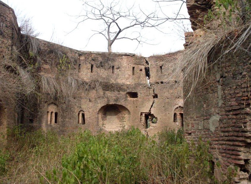 Hiranagar Fort, Kathua, Jammu and Kashmir - Vushii.com